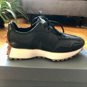 NIB New Balance 327 Lifestyle Shoes in Black Gum